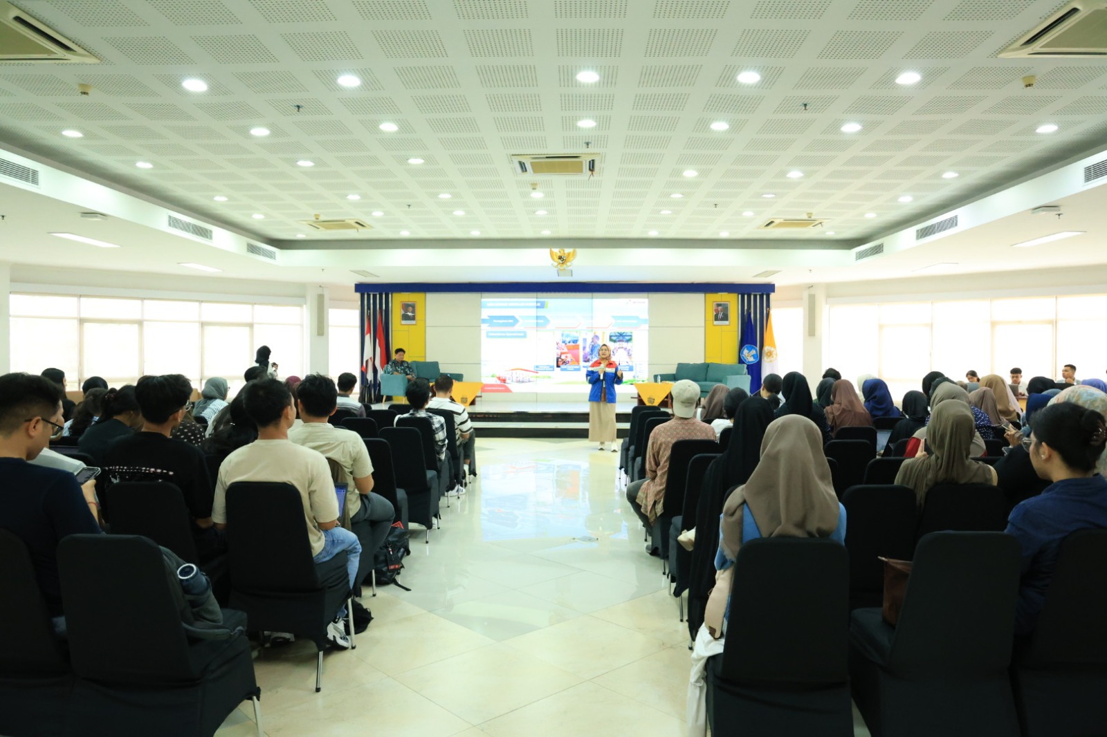 Kuliah Umum di UGM, Pertamina Patra Niaga Kilang Cilacap Beberkan Evolusi TJSL & Resolusi Konflik