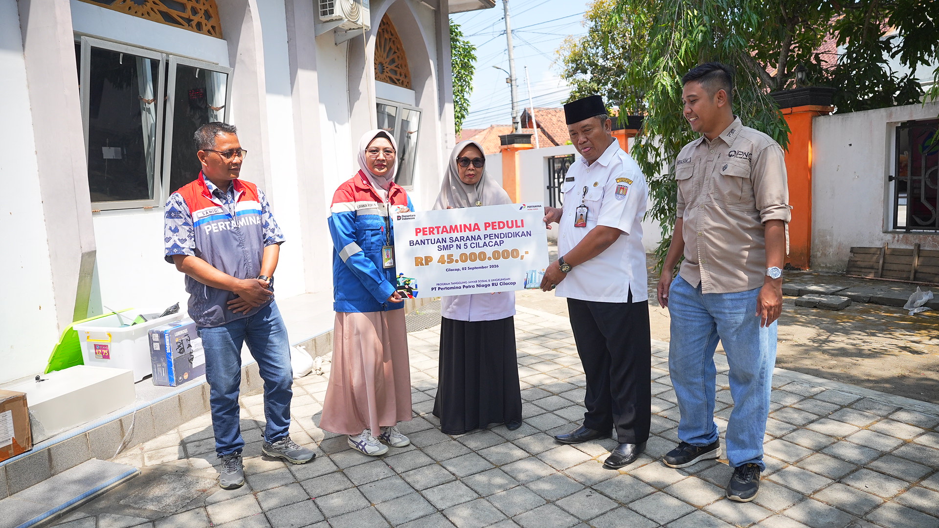 Pertamina Patra Niaga RU Cilacap Dukung Penerapan Energi Terbarukan di SMP N 5 Cilacap